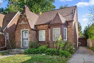 Building Photo - 10042 Grayton St