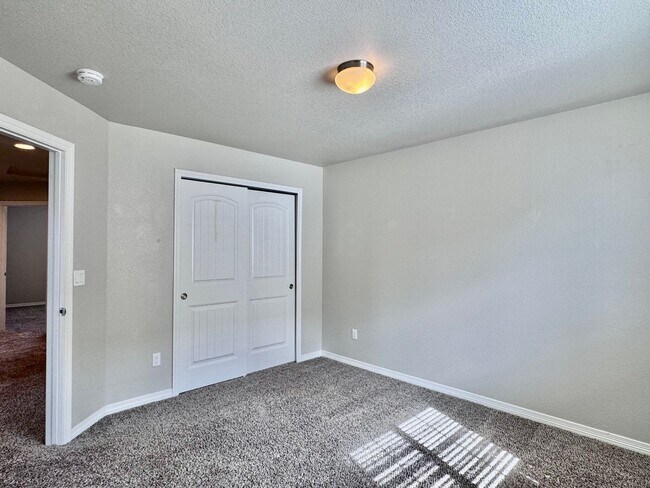 Building Photo - Beautifully Maintained Woodmoor Home Featu...