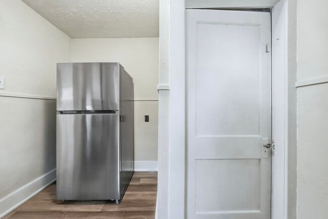 Building Photo - Updated 3-Bedroom Home with New Kitchen & Carpet