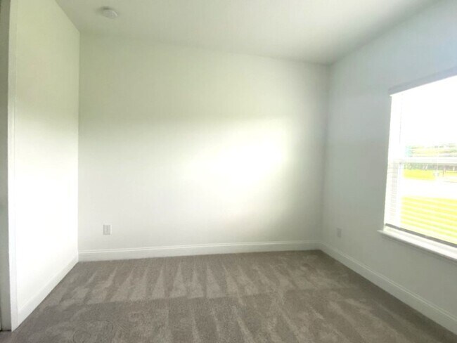 Building Photo - Beautiful 4 Bedroom Home in Wexford Reserve!
