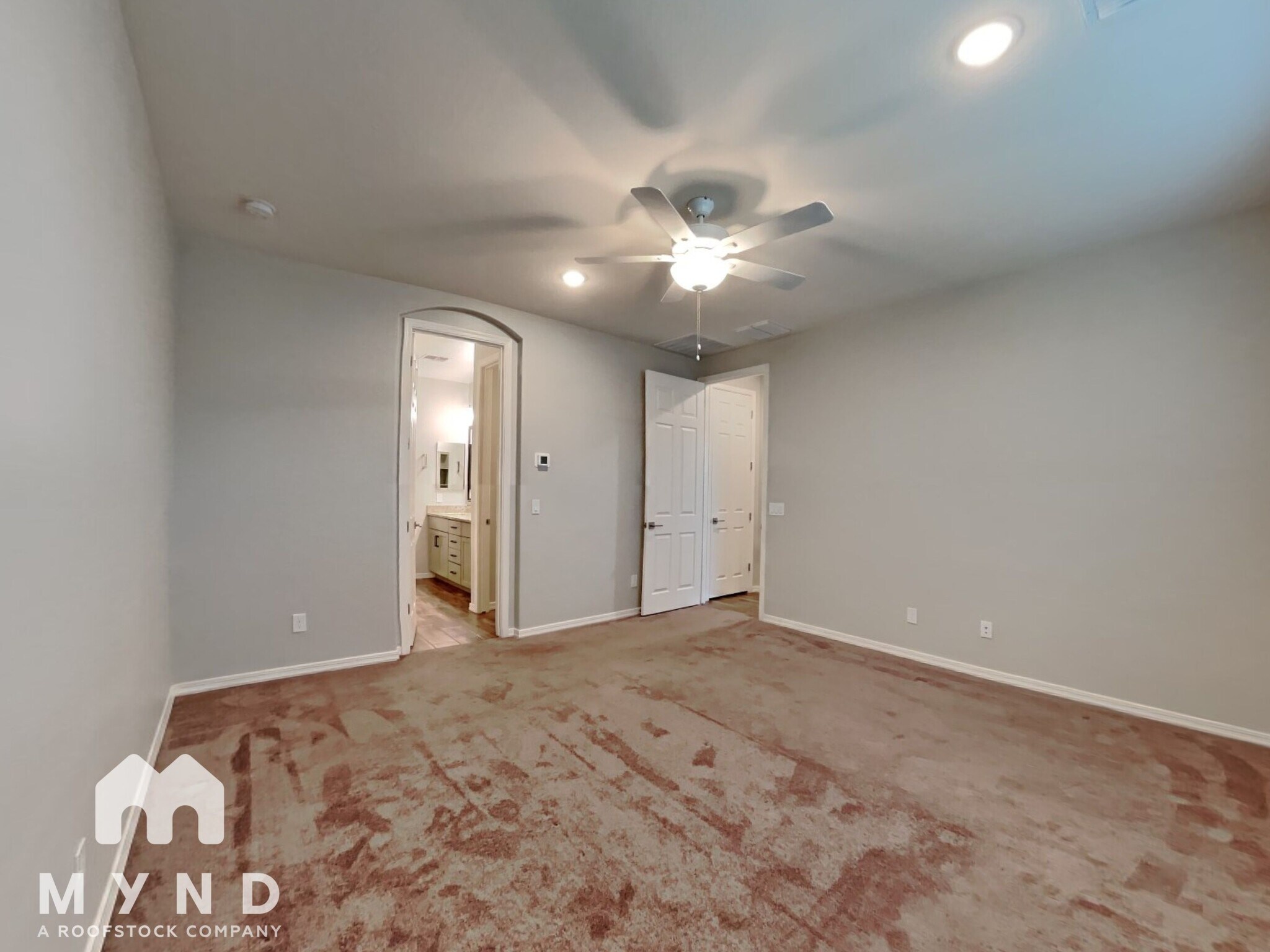 Building Photo - 15093 W Latham St