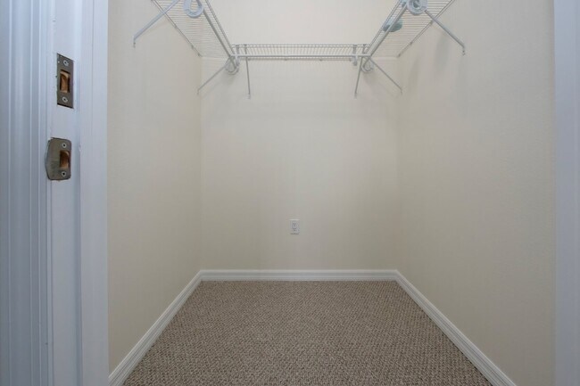 Building Photo - 3 Bedroom 2.5 Bath Townhome San Michele