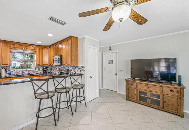 Building Photo - 1242 Wyndcliff Dr