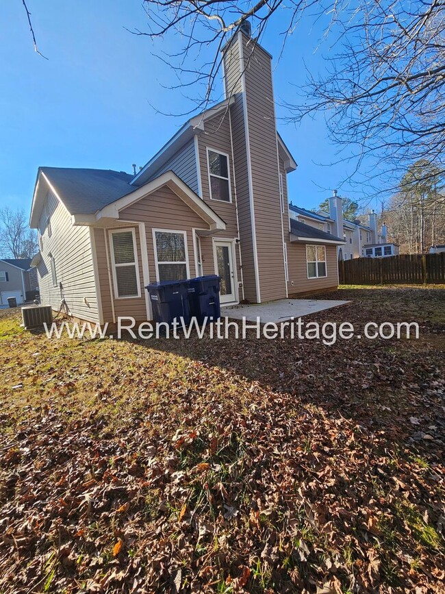 Building Photo - GORGEOUS 6 BEDROOM / 3.5 BATH WITH ALL THE...