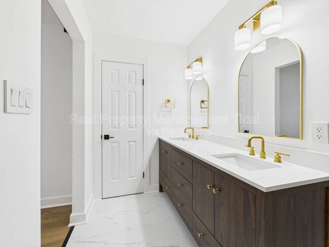 Building Photo - 236 Huntstree Pl