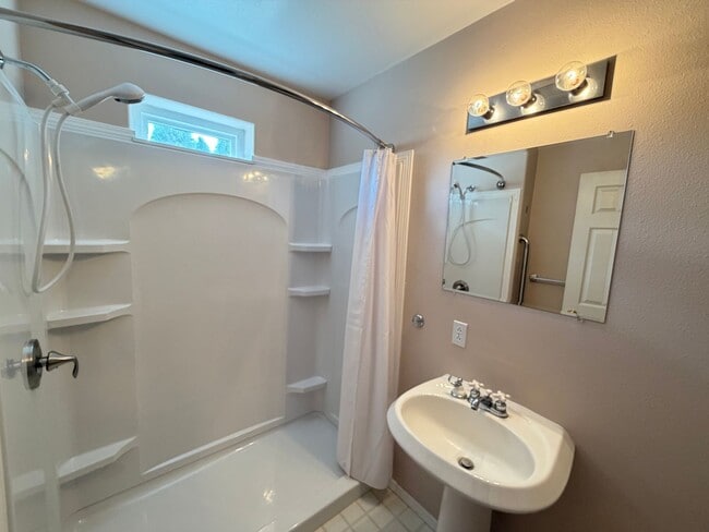 Building Photo - Downtown Coeur d'Alene Rancher