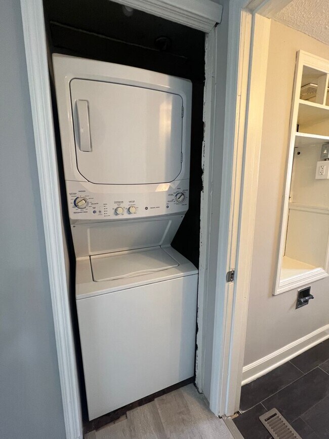 Building Photo - 278 Hosack St