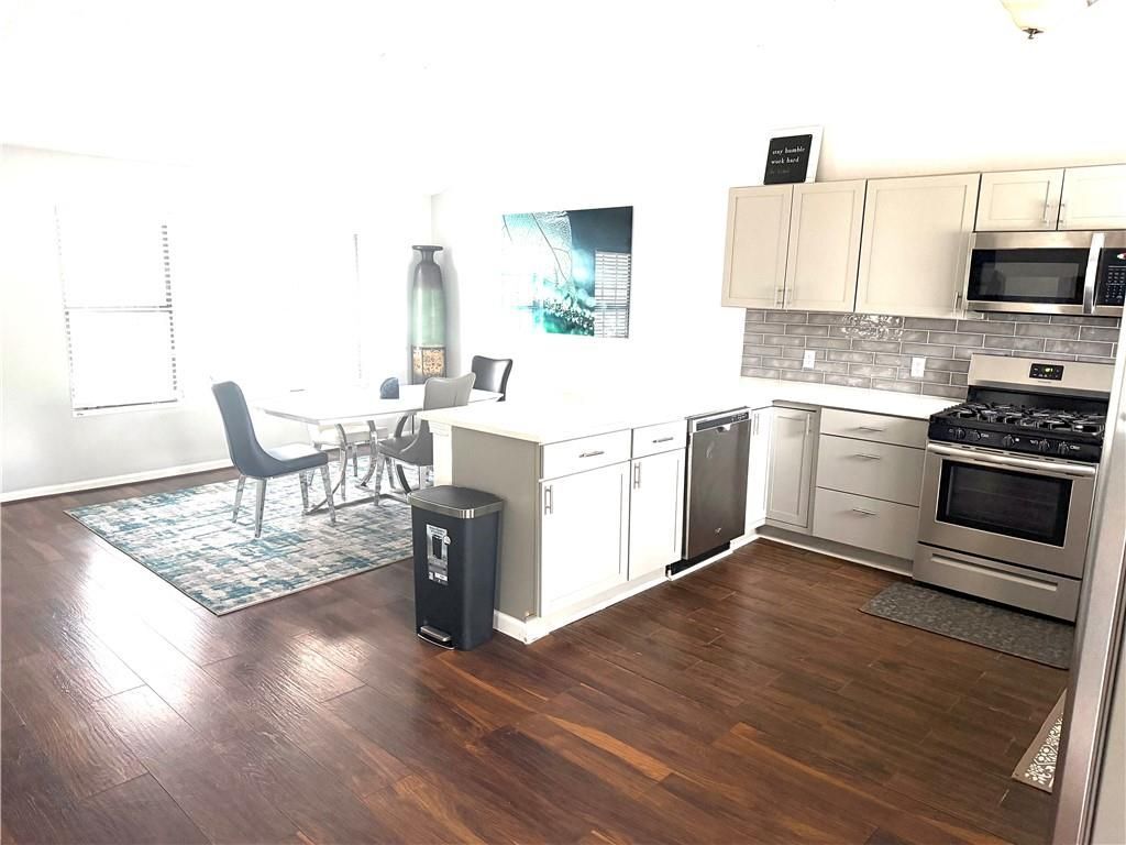 Building Photo - 5285 Mainstreet Park Dr