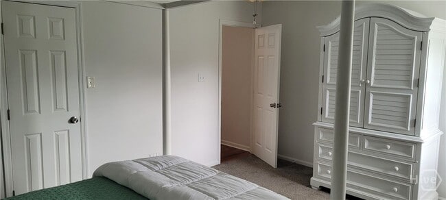 Building Photo - 8 Wyckfield Ct