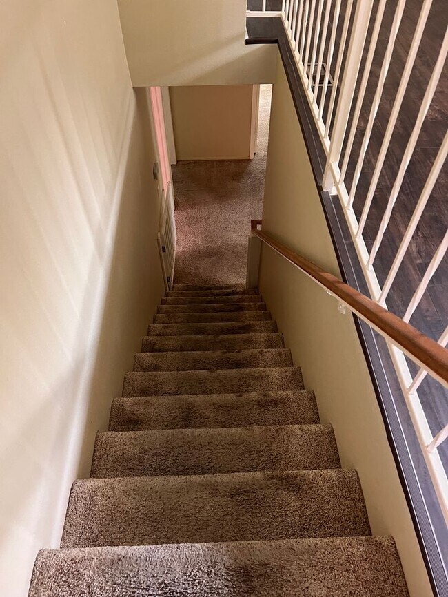 Building Photo - Newbury Park - Three bedroom, bonus room (could be 4th bedroom, 2.5 bathrooms