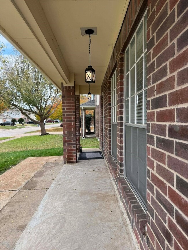 Building Photo - 18403 Willow Moss Dr