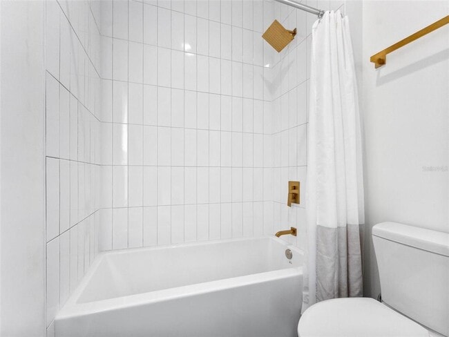 Building Photo - 102 W Adalee St