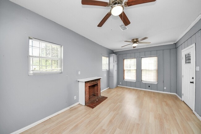 Building Photo - 3319 Holman St