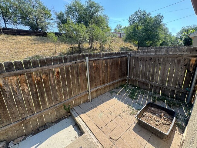 Building Photo - 464-464 Glen View Ct