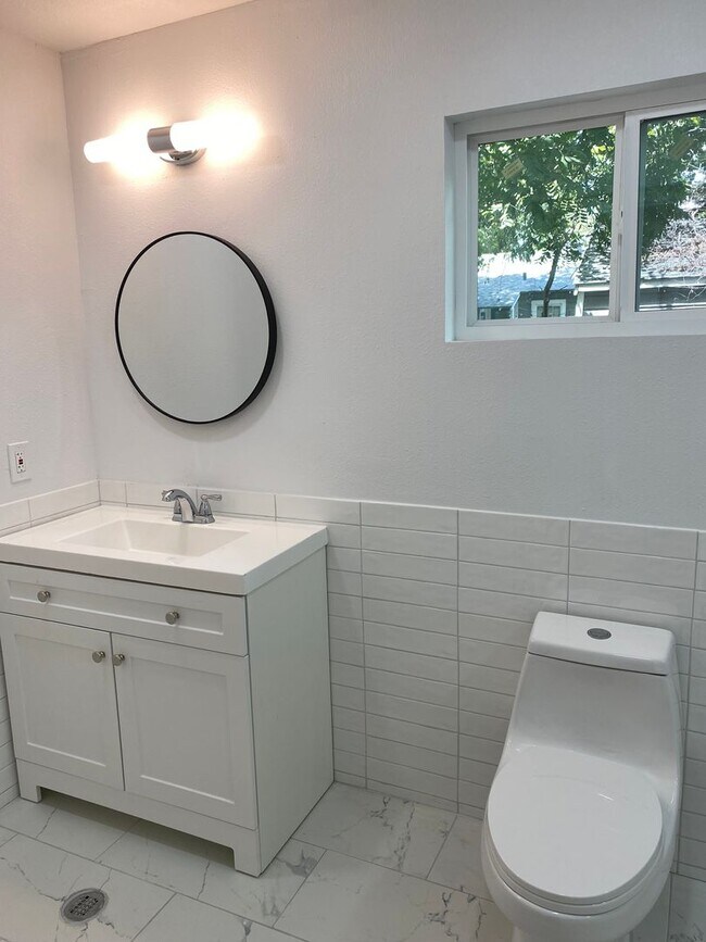 Building Photo - UT PRE LEASE: Charming 3 bed / 2 bath Hous...