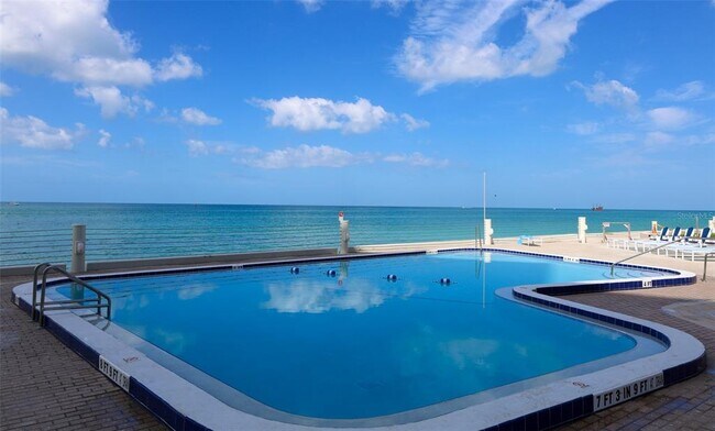 Building Photo - 440 S Gulfview Blvd