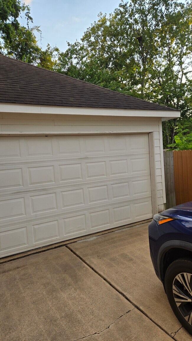 Building Photo - 2126 Blue Water Bay Dr