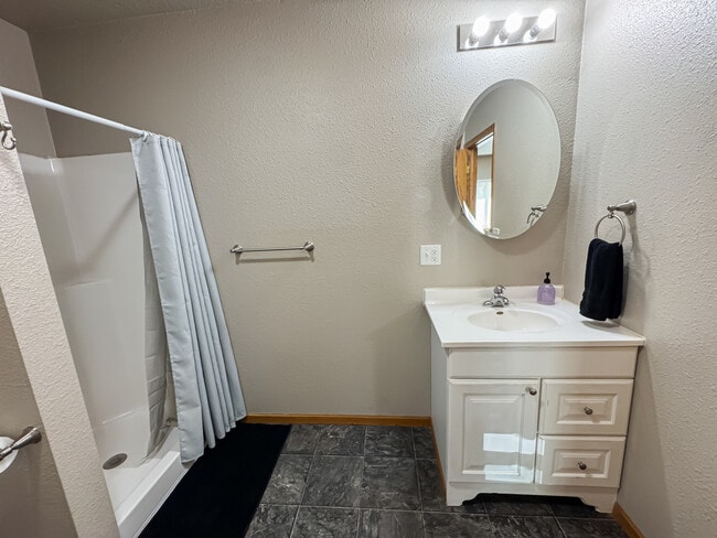 Building Photo - Theater Apartments Beulah