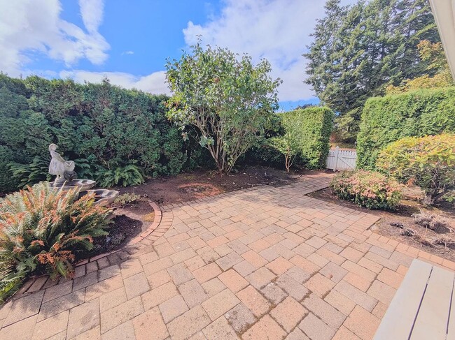 Building Photo - 566 Sunwood Dr NW