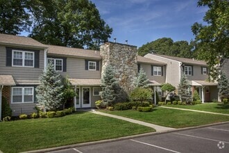 Building Photo - 455 Lake Pointe Dr