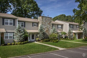 Building Photo - 472 Lake Pointe Dr