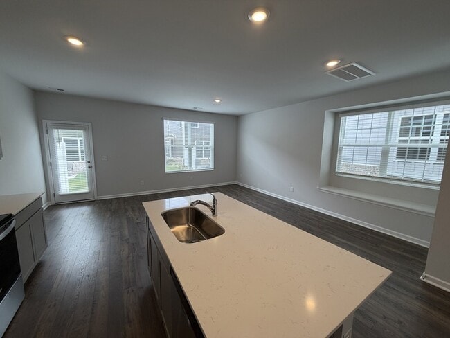 Building Photo - 4913 Mowbray Wy