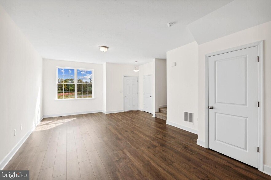 Building Photo - 3807 Castle Dr