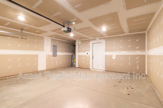 Building Photo - 2019 Southwood Cir