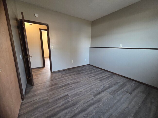 Building Photo - 2 bed lower level apartment