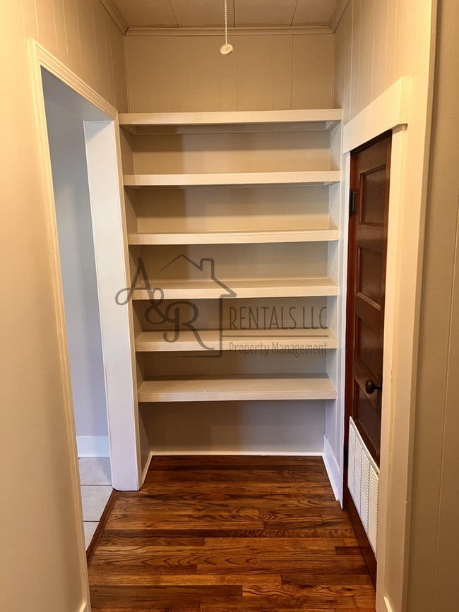 Building Photo - 204 W Leighton St