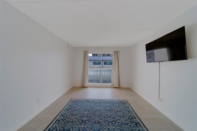 Building Photo - 2944 W Bay Dr