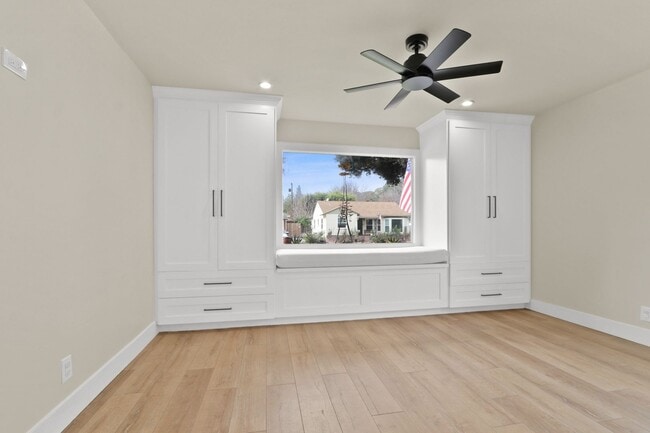 Building Photo - 3 bed 2 bath remodeled home features rustic charm blended with contemporary elegance