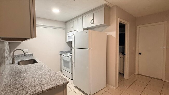 Building Photo - 7846 Royal Hart Dr