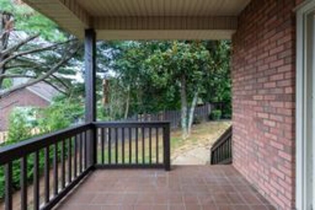 Building Photo - Beautiful Brentwood Home with Inground Pool on Quiet Cul-de-Sac