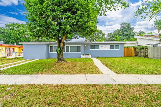 Building Photo - 17621 NE 7th Ave