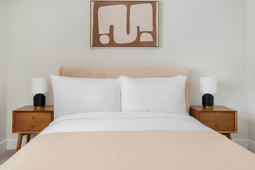 Building Photo - 3889 Artist Walk Common