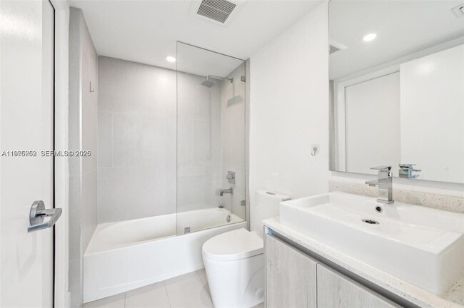 Building Photo - 13800 Highland Dr