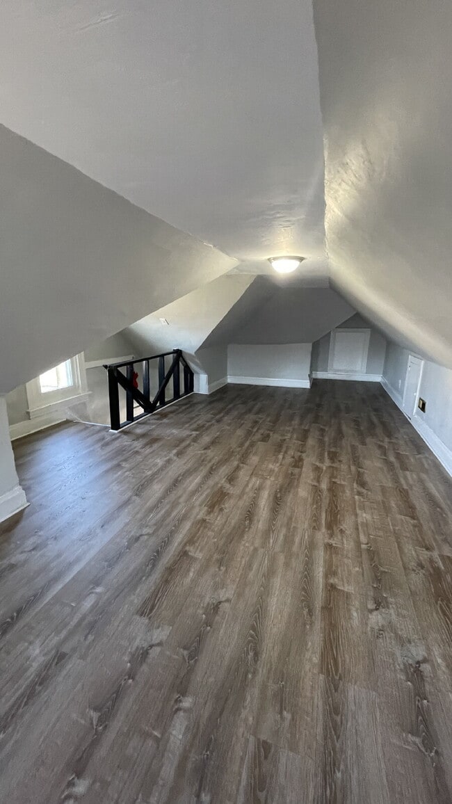 Building Photo - Spacious 4-Bedroom Home with 2 Full Bathrooms – Section 8 Approved and Ready for Move-In!