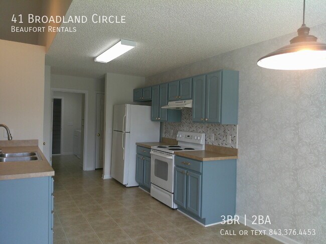 Building Photo - 41 Broadland Cir