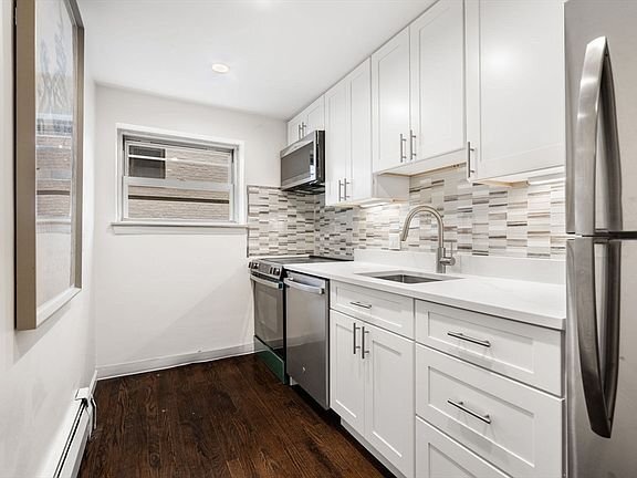 Building Photo - 8 Commonwealth Ct