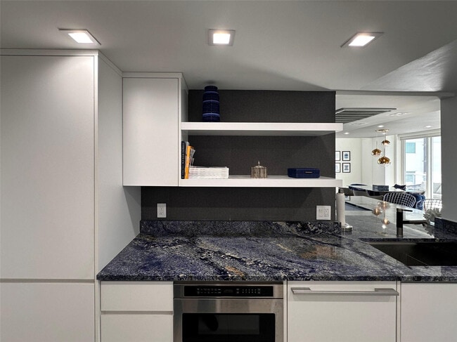 Building Photo - 209 N Fort Lauderdale Beach Blvd