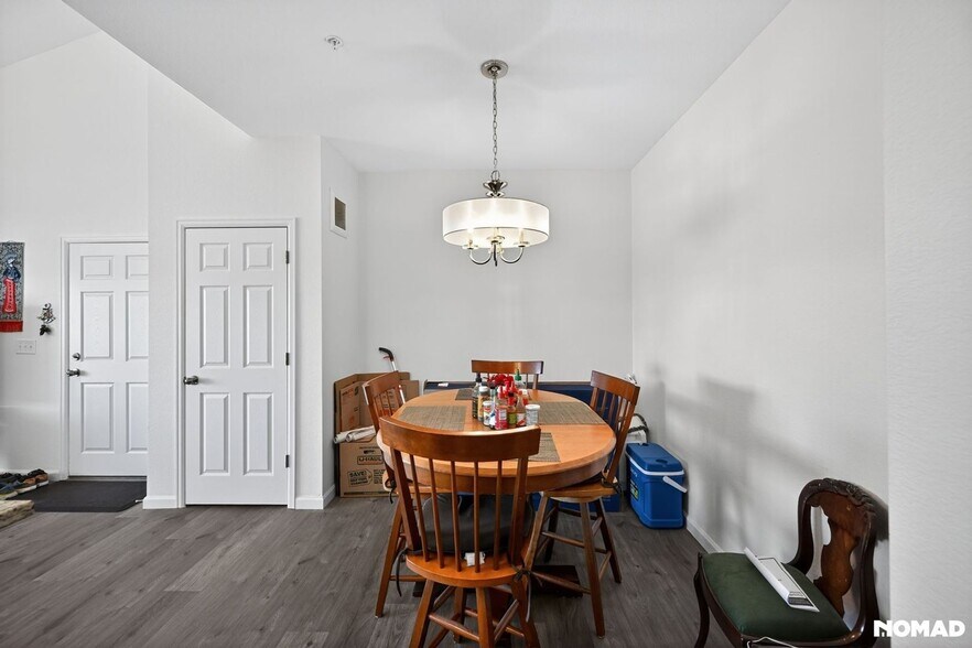 Building Photo - 15700 E Jamison Dr