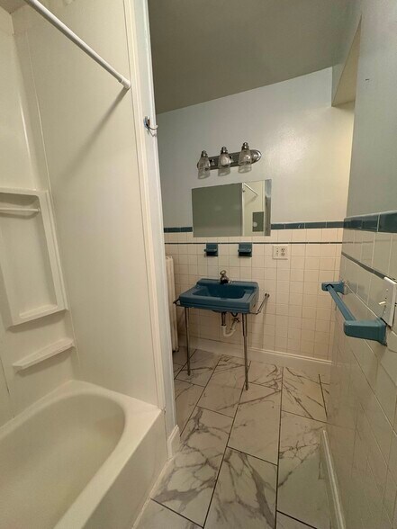 Bathroom - 133 Monroe St