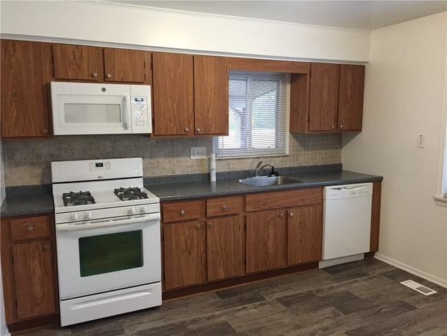 Building Photo - 7587 Lathers St