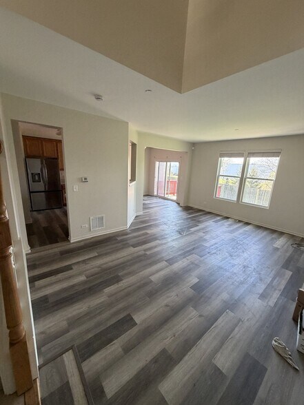 Building Photo - 1527 Yellowstone Dr