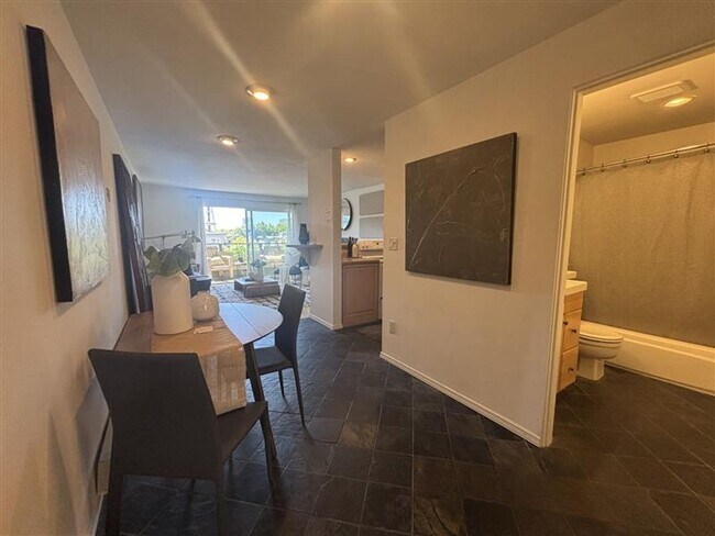 Building Photo - Queen Anne Gem with Private Balcony & Cozy...