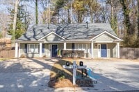 Building Photo - Spacious 3BR/2Bth Prime Smyrna Location on Dead End Street! Move in Special