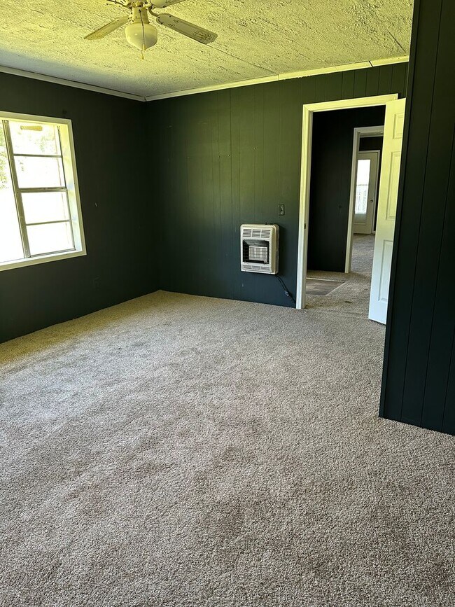 Building Photo - 19465 Mobile Rd