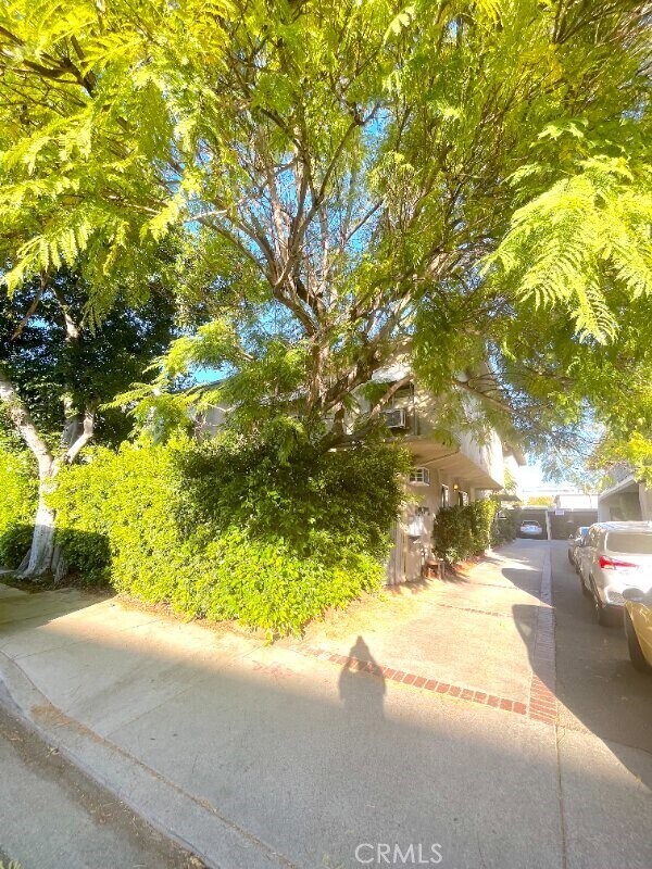 Building Photo - 1040 N Sierra Bonita Ave