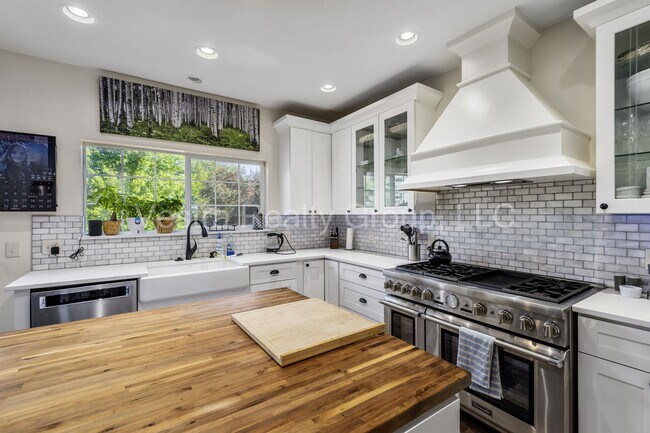 Building Photo - 2157 Maples Pl